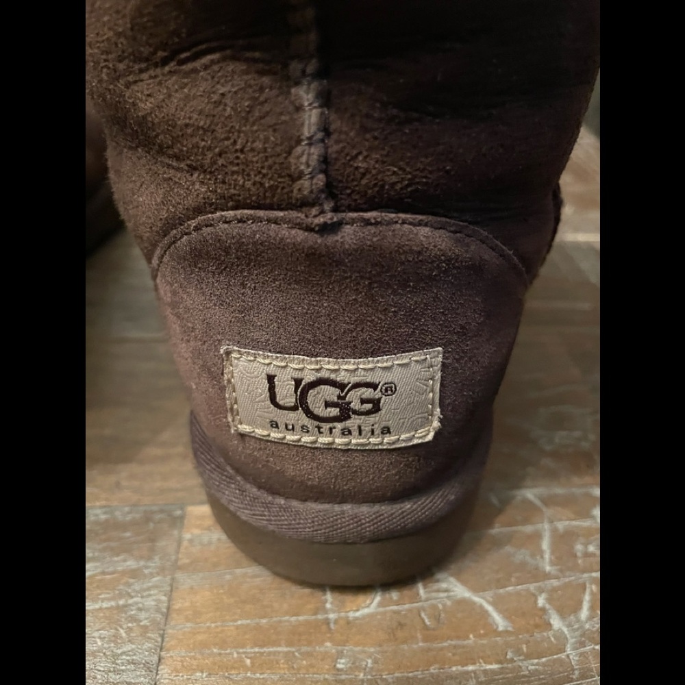 UGG Classic Short Boot🖤 - Picture 10 of 14
